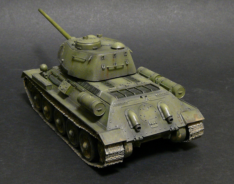 Моделист 1/35 Т-34-85 P1090115
