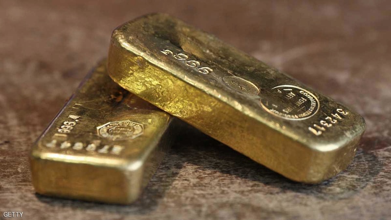 الذهب يتراجع مع صعود الدولار 226