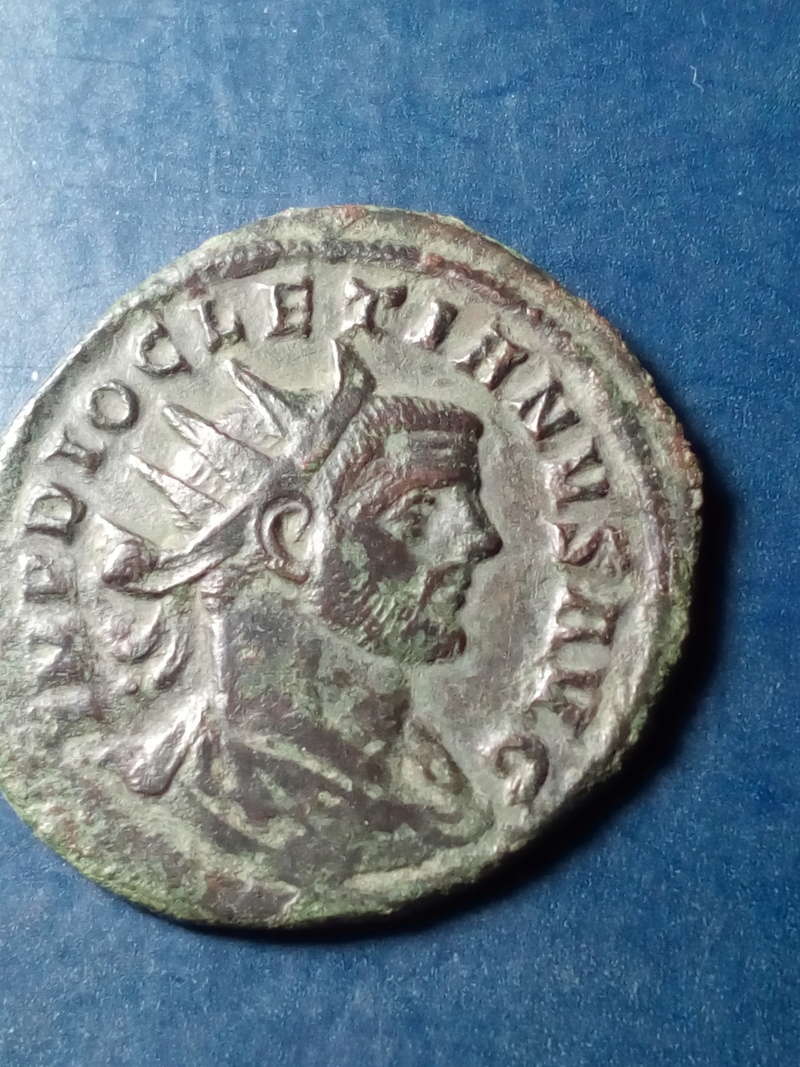 Aureliano de Diocleciano. IOVI CONSERVAT AVGG. Júpiter a izq. Roma Img_2159