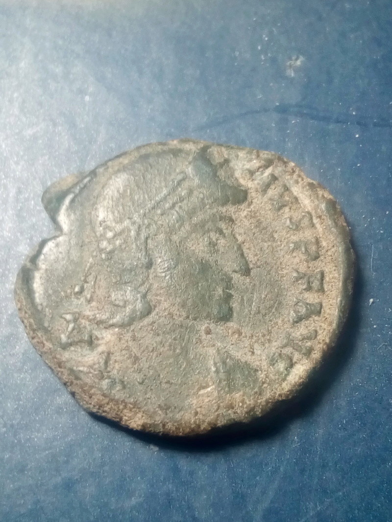 AE3 de Constancio II. FEL TEMP - REPARATIO. Soldado romano alanceando a jinete caído. Nicomedia. Img_2220