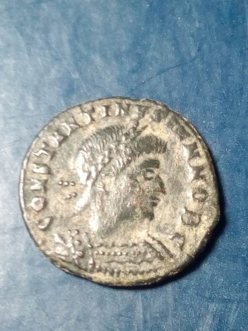 AE3 de Constantino II. GLORIA EXERCITVS. Soldados entre dos estandartes. Nicomedia Img_2243