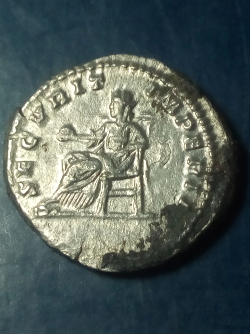 denario con manchas negras Img_2248