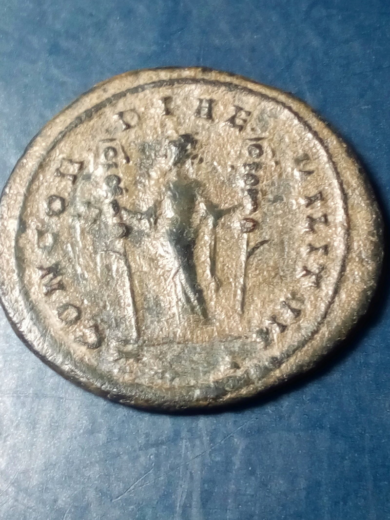 Aureliano de Severina. CONCORDIAE MILITVM. Concordia estante a izq.  Ticinum. Img_2256