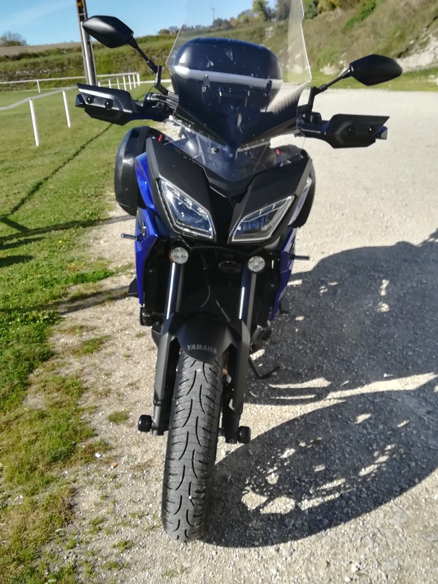 Ma tracer 2017 blue avec ses modifs Moto_e12