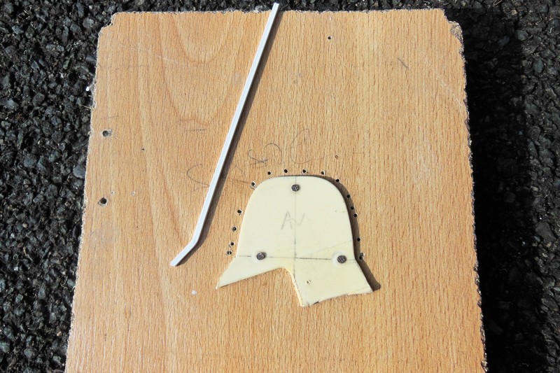 Corsair F4U-7 100% scratch en bois massif sculpté au 1/16e : ajout d'un sommaire pour aider la visite - Page 15 1611