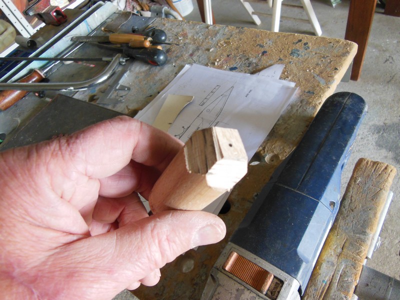 Corsair F4U-7 100% scratch en bois massif sculpté au 1/16e : ajout d'un sommaire pour aider la visite - Page 18 2014
