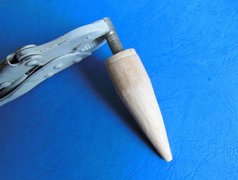 Corsair F4U-7 100% scratch en bois massif sculpté au 1/16e : ajout d'un sommaire pour aider la visite - Page 18 2812