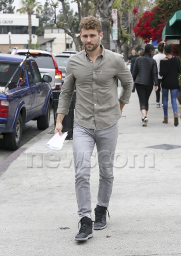 nyc - Nick Viall - Bachelor 21 - FAN Forum - Discussion #27 - Page 21 Newsco12