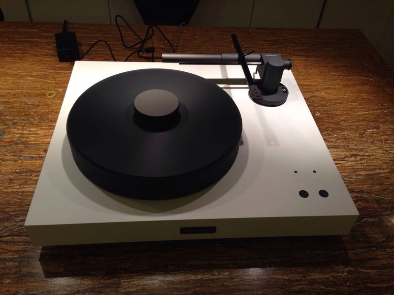 Bergmann Magne Air Bearing Turntable (White Velvet/Anthracite) W/0 Cartridge Whatsa14