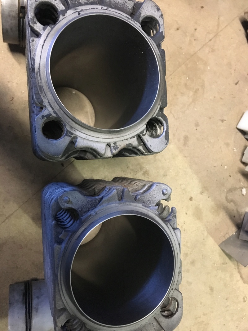 Cylindre et piston pour Renault D22 F990b010
