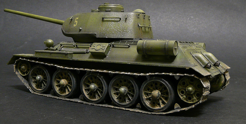 Моделист 1/35 Т-34-85 P1090122
