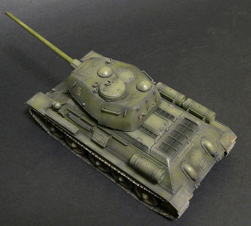 Моделист 1/35 Т-34-85 P1090125
