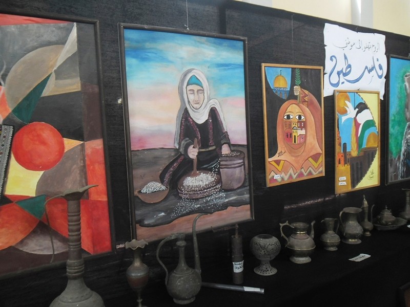 مدير التربية والتعليم شرق غزة يفتتح معرضاً تراثياً بمدرسة العباس الأساسية أ للبنات Sam_6031