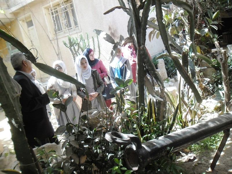 طالبات الإعدادية (ج ) يزرن متحف العقاد بخان يونس Sam_8033