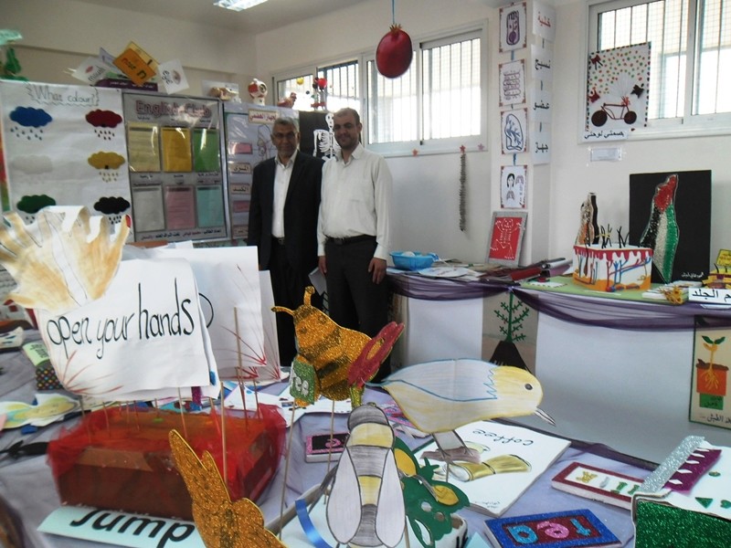 استمرار فعاليات معرض لمسات إبداعية للوسائل التعليمية بغرب خان يونس Sam_8042