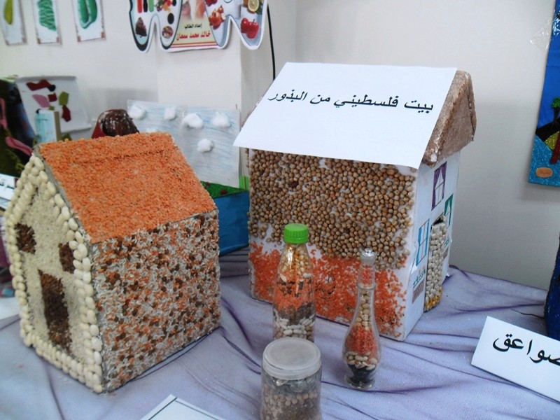  استمرار فعاليات معرض لمسات إبداعية للوسائل التعليمية بغرب خان يونس Sam_8043