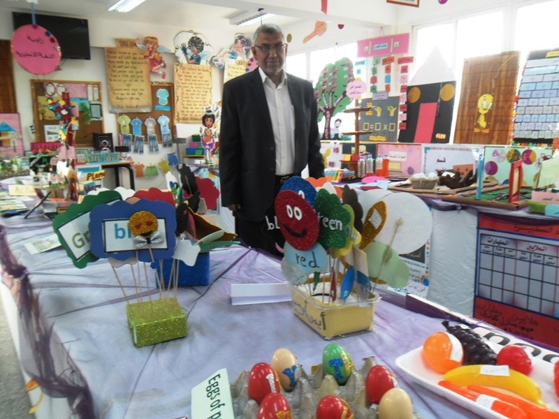  استمرار فعاليات معرض لمسات إبداعية للوسائل التعليمية بغرب خان يونس Sam_8045
