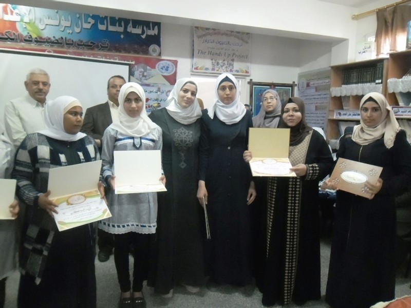 تكريم الطالبات الأوائل بمسابقة اللغة الانجليزية على مستوى الوطن بمدرسة بنات خان يونس الإعدادية الجديدة Sam_8210