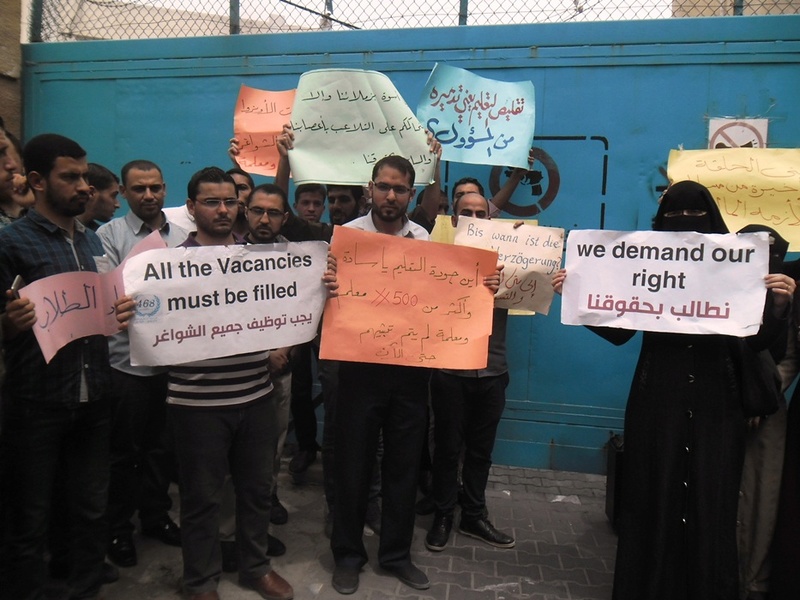تواصل فعاليات الاعتصام لأصحاب قوائم التوظيف أمام مقر وكالة الغوث الدولية بغزة Sam_8411
