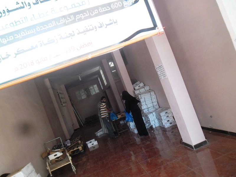 بالصور:  زكاة معسكر خان يونس تواصل تقديم مساعداتها الغذائية Sam_8518
