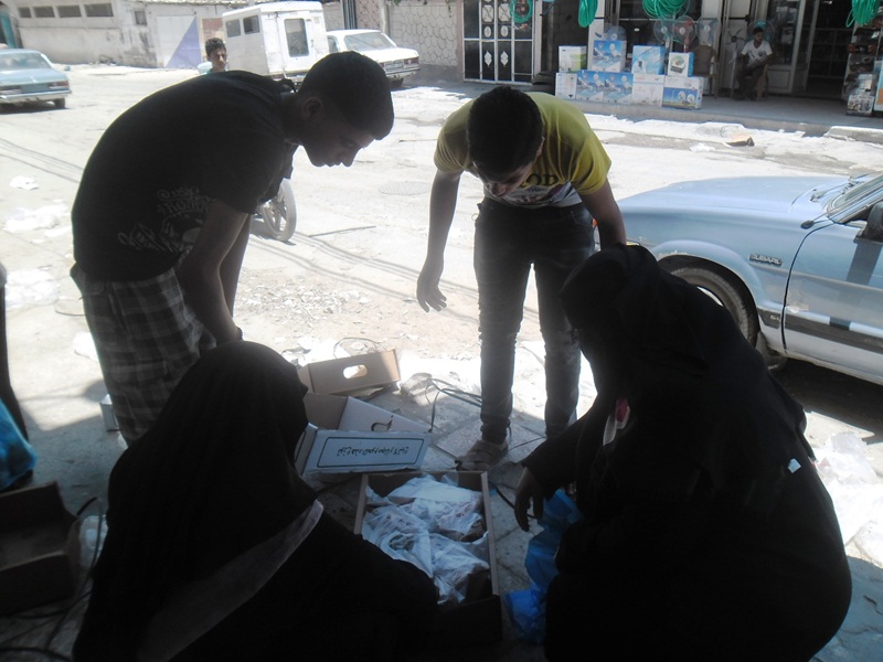 بالصور:  زكاة معسكر خان يونس تواصل تقديم مساعداتها الغذائية Sam_8519