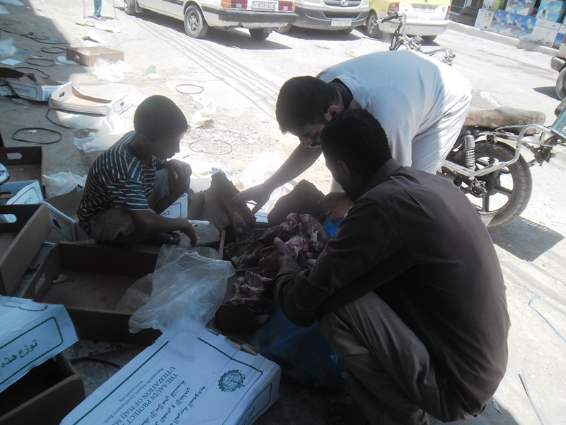 بالصور:  زكاة معسكر خان يونس تواصل تقديم مساعداتها الغذائية Sam_8522
