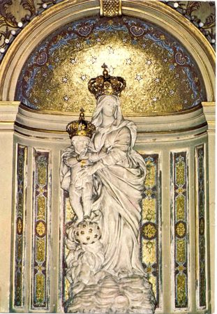 Prière quotidienne à Notre Dame de Montligeon pour les défunts - Page 11 Statue10
