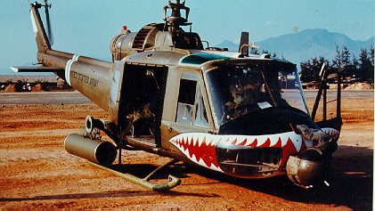 [ITALERI] UH-1C Huey Viêtnam ! [FINI] Uh1-0010