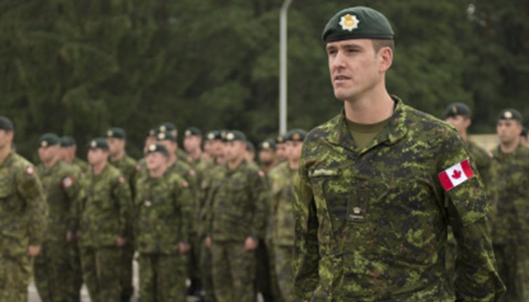 كندا تعلق مساعداتها العسكرية للعراق مؤقتا Kan10