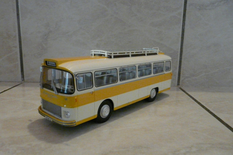 iveco - Les cars et bus miniatures - Page 2 P1060910