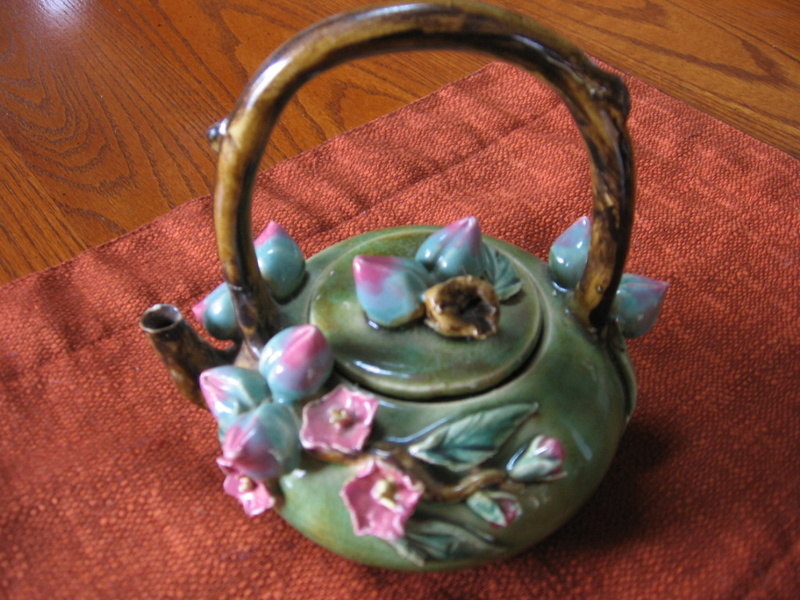 Help Identifying antique/vintage Teapot - Chinese or Thailand  Img_2120