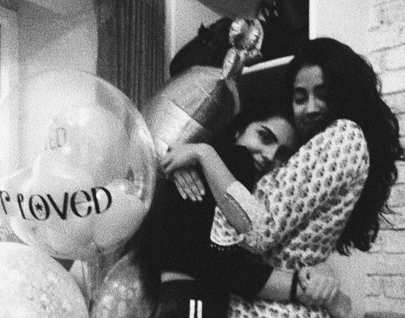 بالصور.. جانهفي كابور تتغلب على احزان وفاة والدتها سريديفي بحفل عيد ميلادها الـ21 79ecfe10