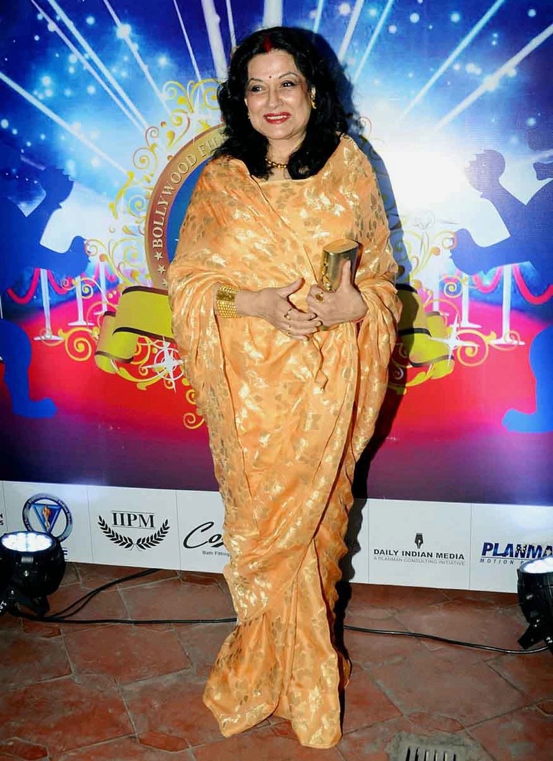  بالصور.. إطلالات هندية وكلاسيكية أنيقة لنجوم بوليوود في حفل Film Journalists Awards 95fff811