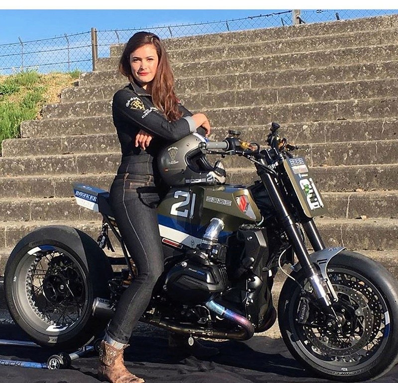 Babes & Bikes - Page 19 24313211