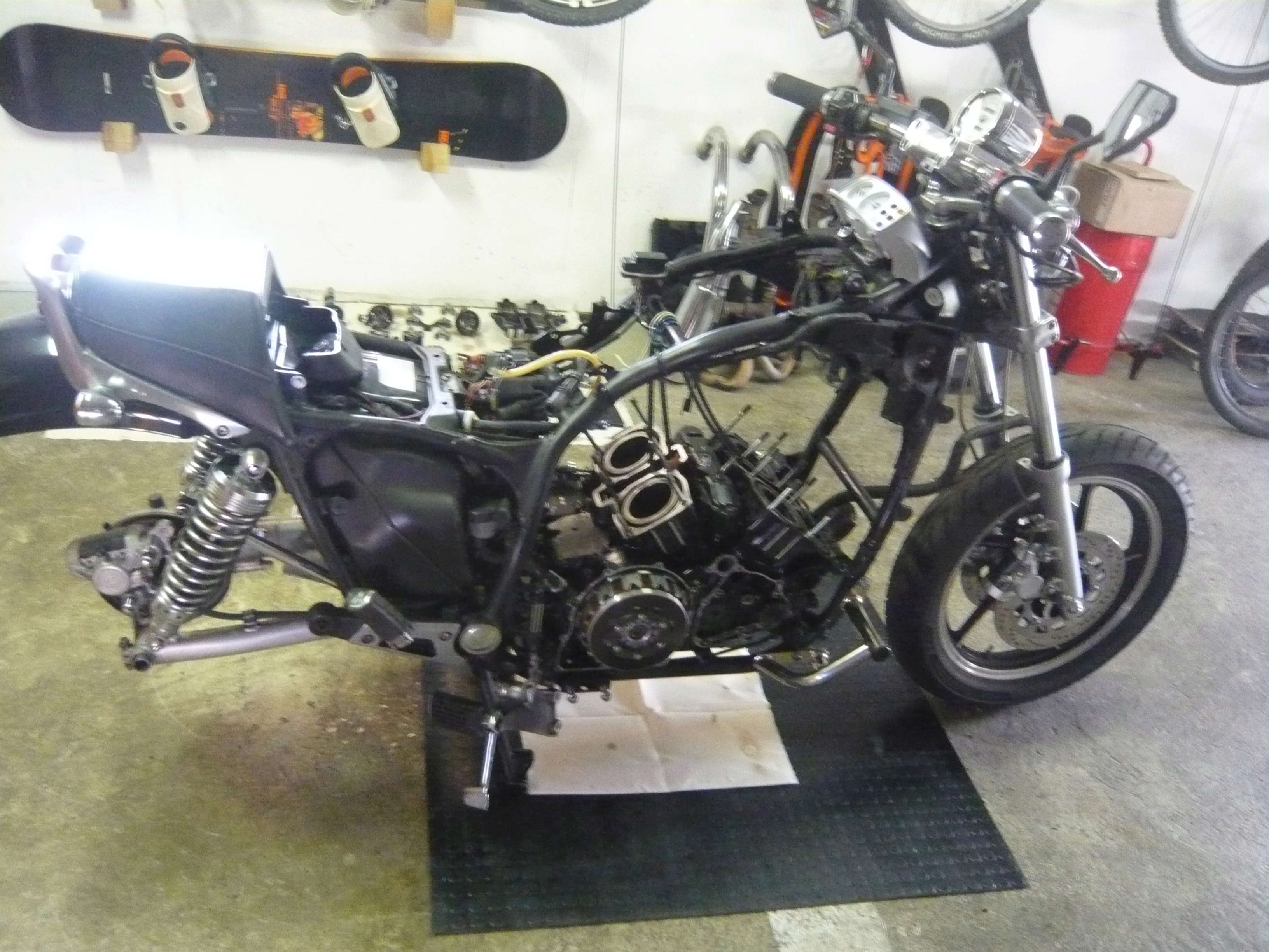 "badboy" piti nouveau en 1200 - Page 3 Vmax_213