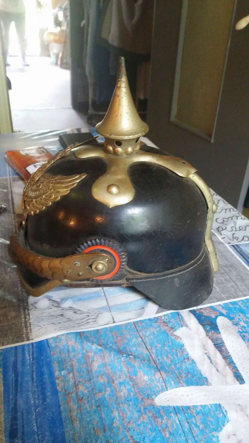 **Casque à pointe Officier ?** 32349410