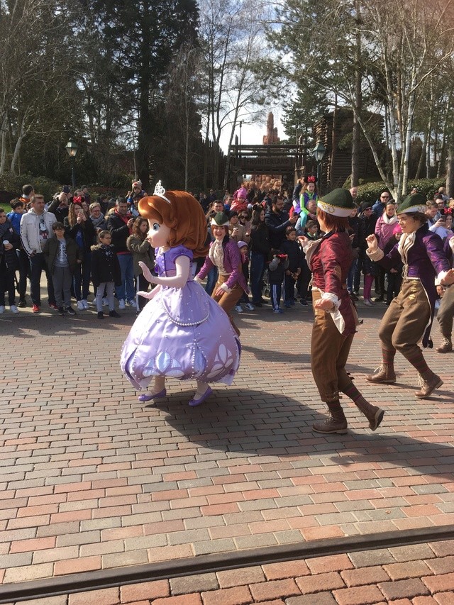 Kakira sème de la poussiere de fée et des bulles a disney: délice de suite au GFC saupoudré de Castle club en dessert  - Page 19 A7191510