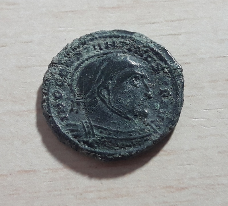 AE3 de Constantino I. VICTORIAE LAETAE PRINC PERP. 20171145