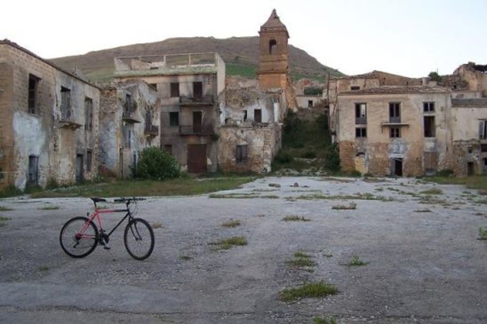 Gibellina- un village sicilien décimé par un séisme en 1968. La renaissance par l'art. A124