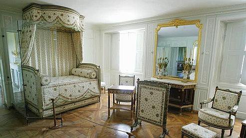 La chambre à coucher de Marie-Antoinette au petit Trianon 18010