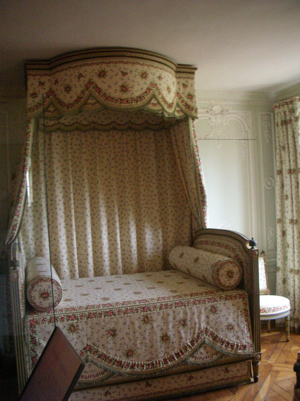 La chambre à coucher de Marie-Antoinette au petit Trianon 62159410