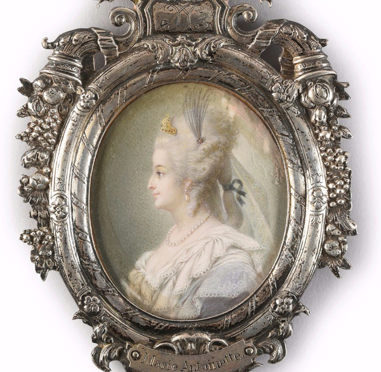 Collection : miniatures de Marie Antoinette et de ses proches - Page 12 Zzj215