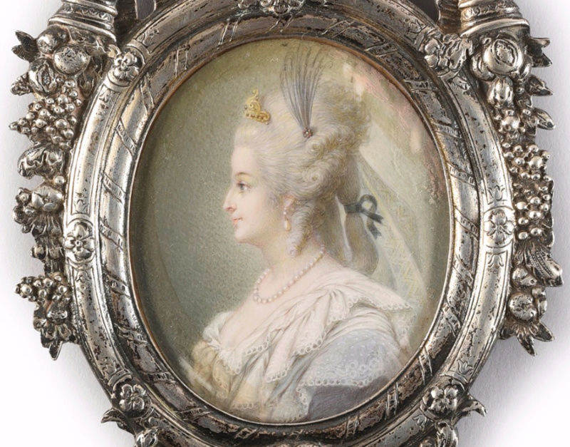 Collection : miniatures de Marie Antoinette et de ses proches - Page 12 Zzj216