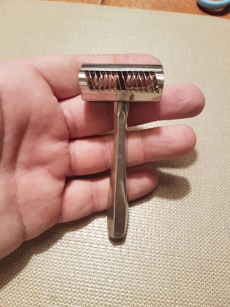 Shave Oddity : le fil du rasoir bizarre :D - Page 8 Tapata11