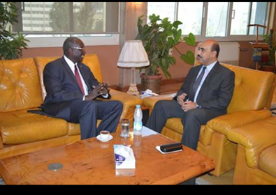 رئيس جامعة الفيوم يستقبل سفير دولة جنوب السودان Hluou_10