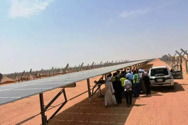 بدء تنفيذ مشروع مدينة بنبان للطاقة الشمسية بمركز دراو باسوان بتكلفة اجمالية تبلغ 5و1 مليار دولار  Oi_ooa11