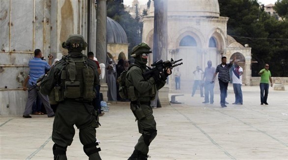 القوات الاسرائيلية تعتقل مصلين من ساحة المسجد الاقصى  فى ذكرى نكسة 1967 Oio42