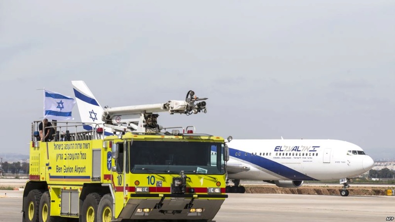 اصطدام طائرتان بمطار تل ابيب باسرائيل  Oo117