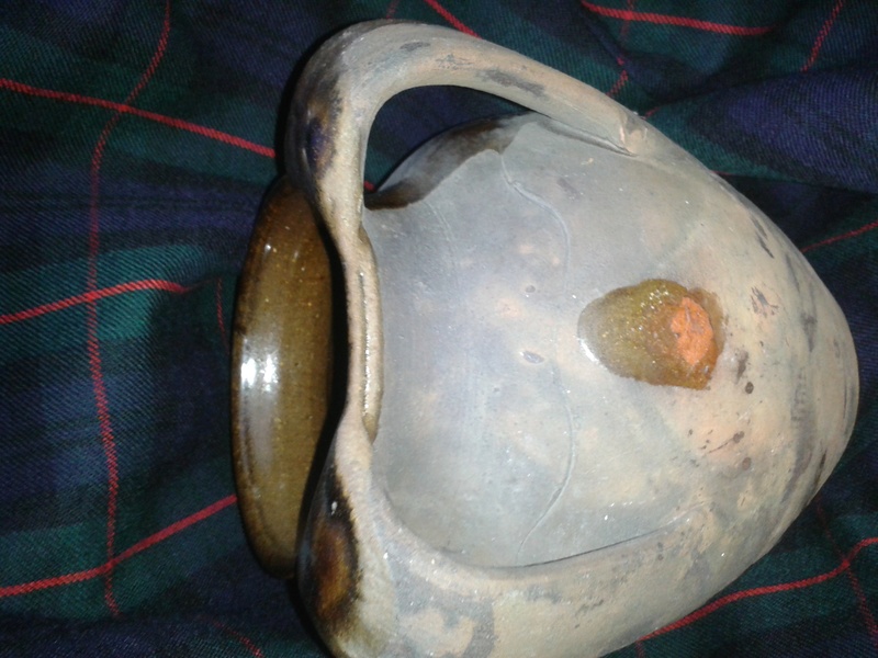 Quite crude two handled pot - any ideas who produced this type of ware? 20171212