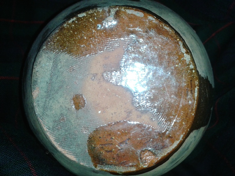 Quite crude two handled pot - any ideas who produced this type of ware? 20171215